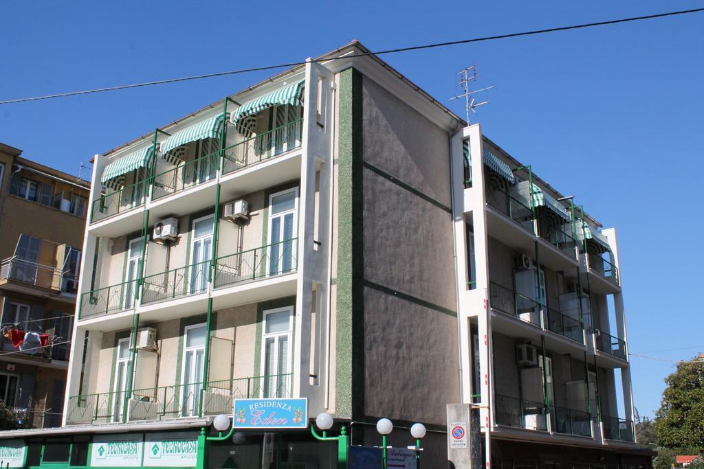 House Betty By Holiday World Albisola Superiore Exterior foto