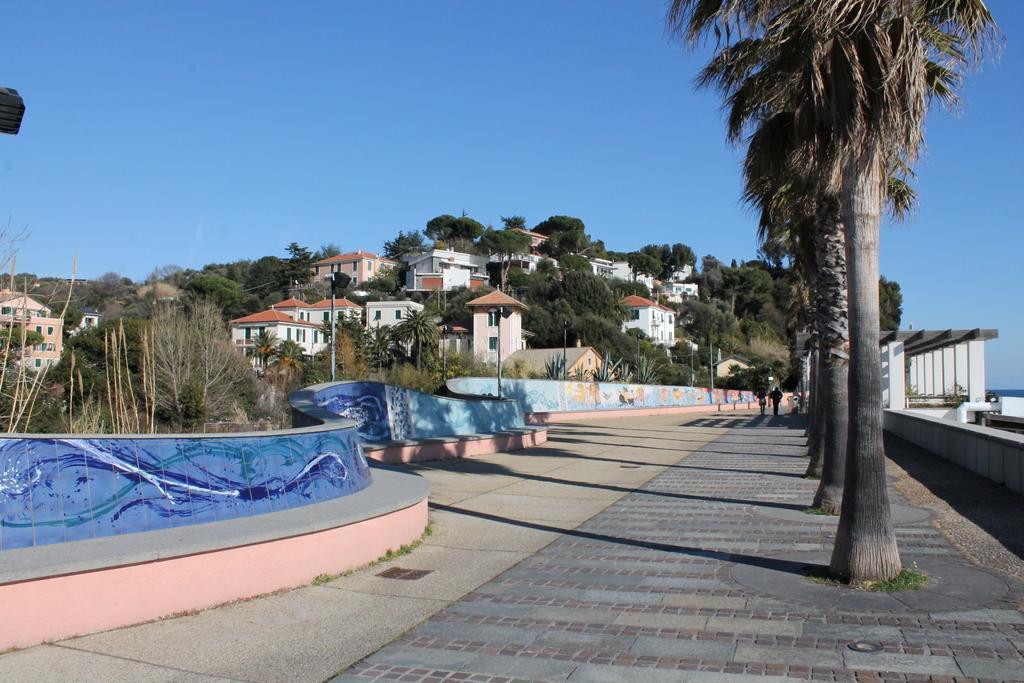 House Betty By Holiday World Albisola Superiore Exterior foto